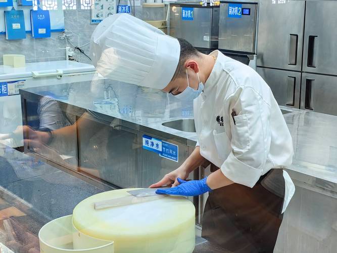 顺德鱼生获全省首张餐饮服务认证，引领高品质餐饮“盲选”时代